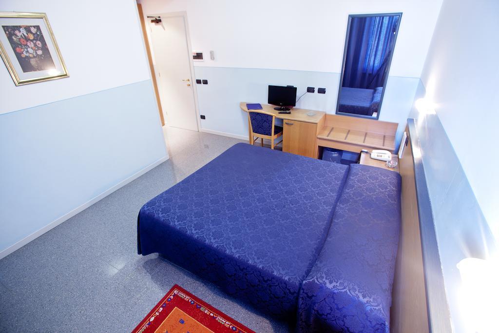 Master Hotel Castelvetro Piacentino Exteriör bild