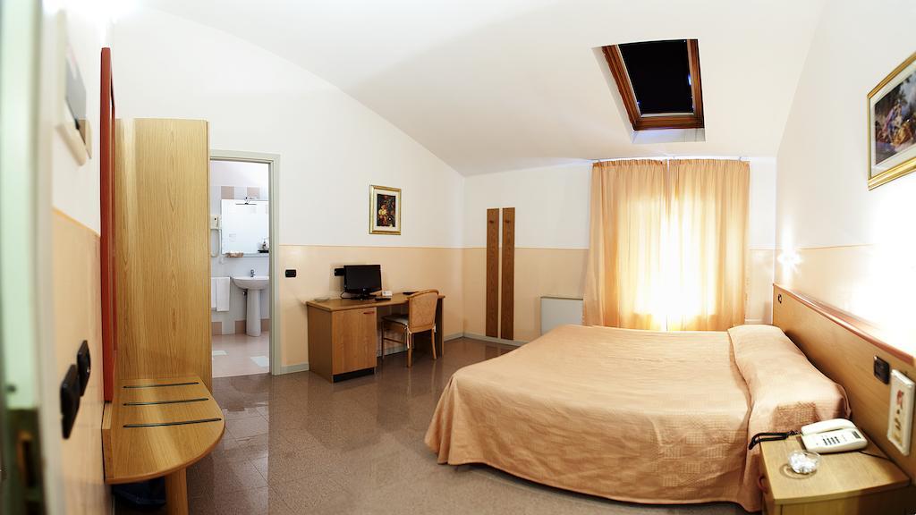 Master Hotel Castelvetro Piacentino Exteriör bild