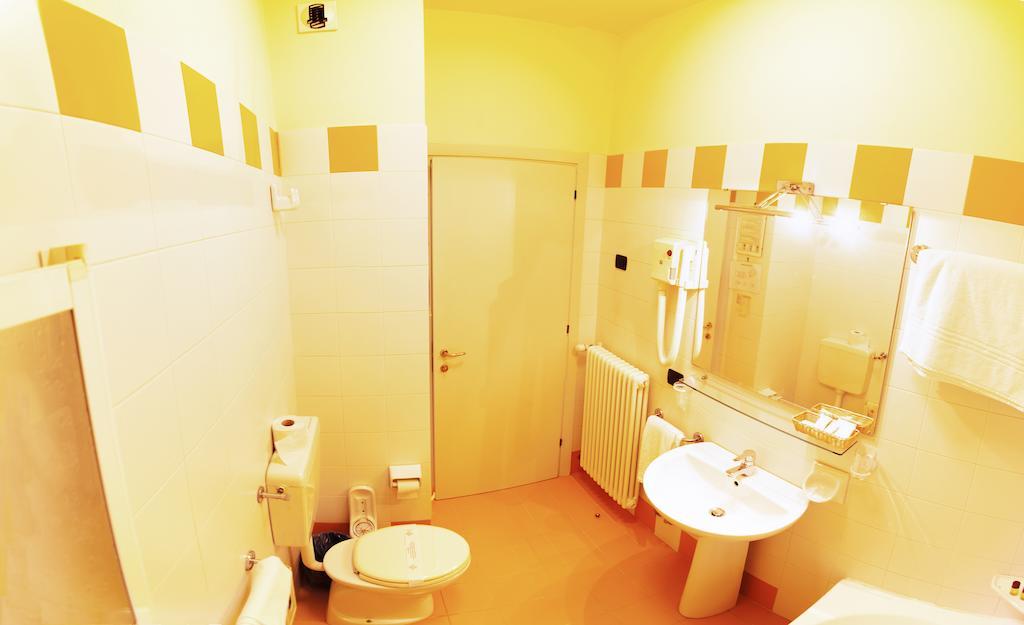 Master Hotel Castelvetro Piacentino Exteriör bild