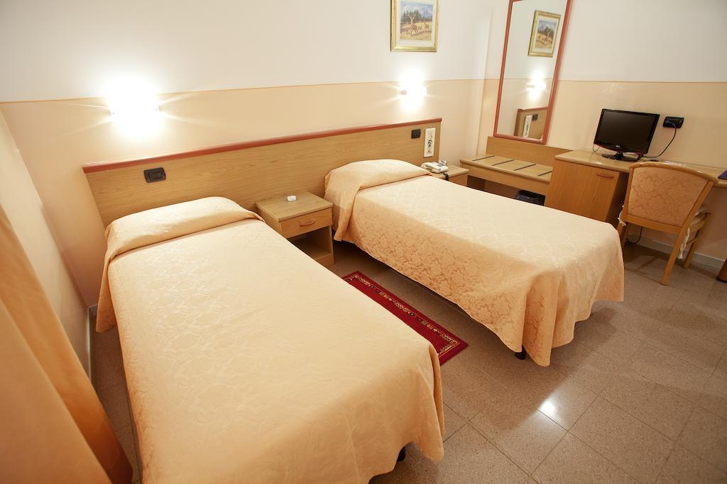 Master Hotel Castelvetro Piacentino Exteriör bild