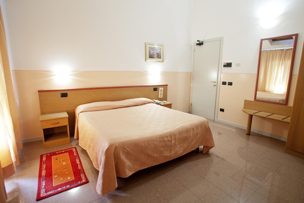 Master Hotel Castelvetro Piacentino Exteriör bild