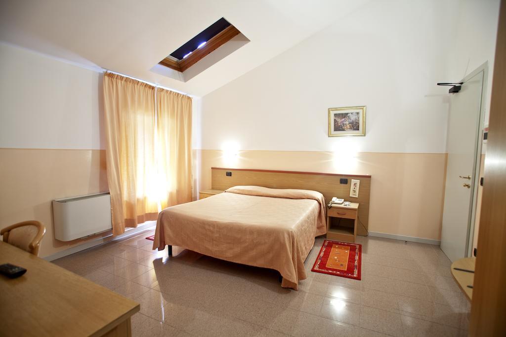 Master Hotel Castelvetro Piacentino Exteriör bild
