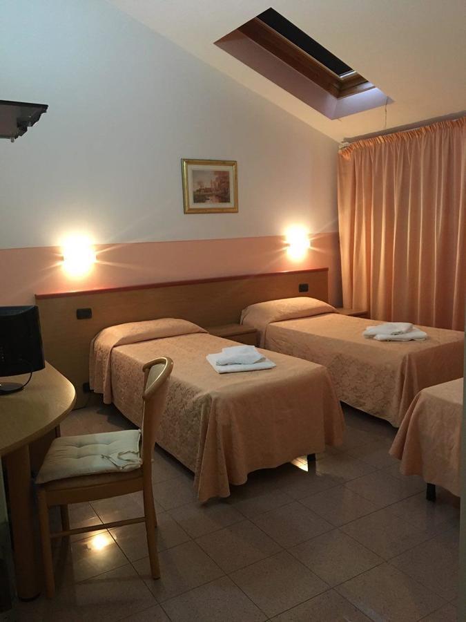Master Hotel Castelvetro Piacentino Exteriör bild