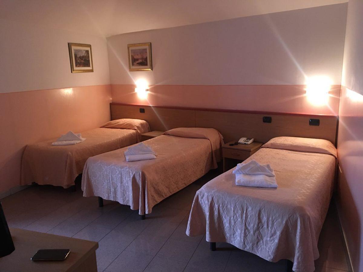 Master Hotel Castelvetro Piacentino Exteriör bild