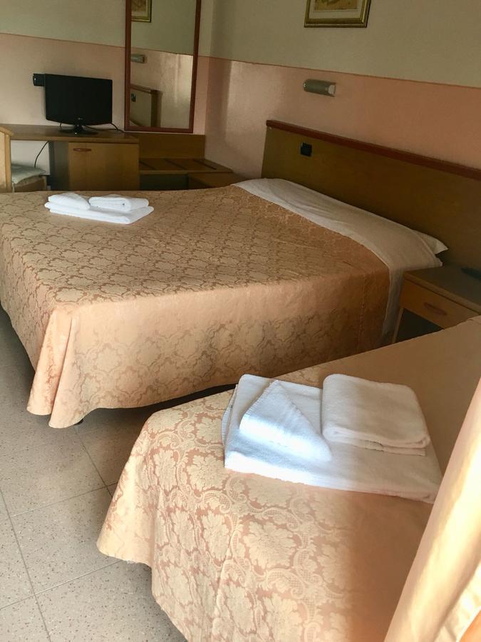 Master Hotel Castelvetro Piacentino Exteriör bild